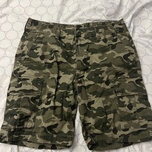 Old Navy Men's Green Camouflage Cargo Shorts
